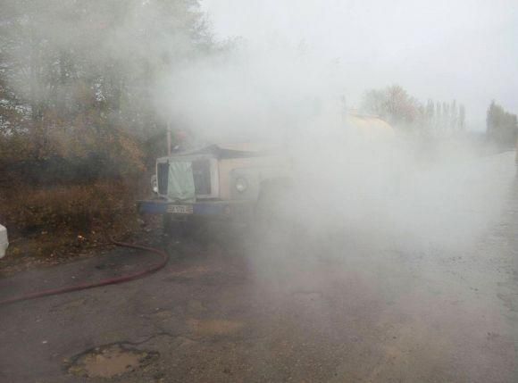 На Дунаєвеччині посеред дороги спалахнула вантажівка на сайті vsim.ua На Дунаєвеччині посеред дороги спалахнула вантажівка, фото №2 на сайті vsim.ua