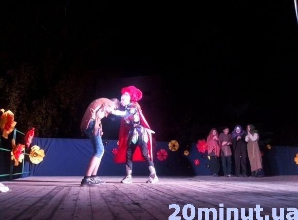 У Кам’янці діти здійснили святкову ходу з ліхтариками на сайті 20minut.ua У Кам’янці діти здійснили святкову ходу з ліхтариками, фото №4 на сайті 20minut.ua