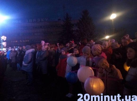 У Кам’янці діти здійснили святкову ходу з ліхтариками на сайті 20minut.ua У Кам’янці діти здійснили святкову ходу з ліхтариками, фото №1 на сайті 20minut.ua
