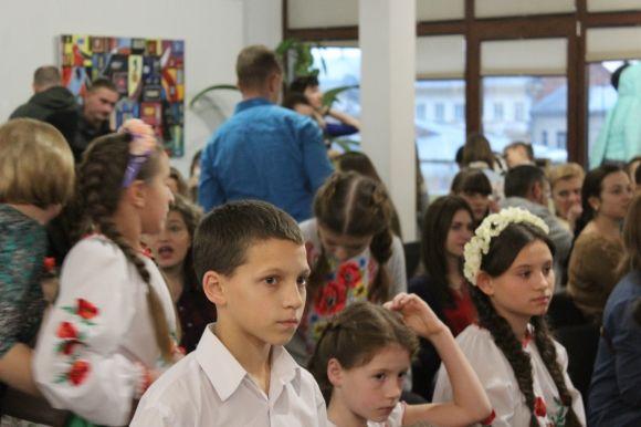 Концерт “Світ крізь очі”: глядачі плакали від виступу дітей із дитбудинку, фото №1 на сайті 20minut.ua