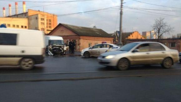 У Вінниці стояли трамваї та частково Центральний міст. Усе через ДТП, фото №1 на сайті 20minut.ua
