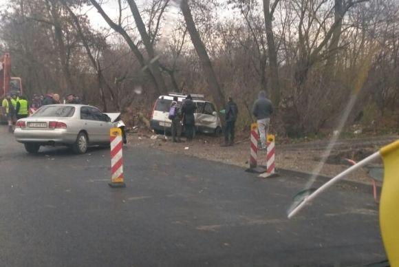 Під Вінницею бус злетів у кювет. На Замості збили жінку. Які аварії ставалися сьогодні?, фото №4 на сайті 20minut.ua