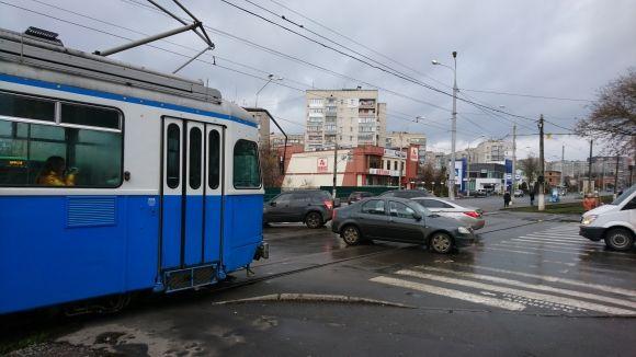 Обережно, не працює світлофор на Пирогова. Поліція рух не регулює на сайті 20minut.ua Обережно, не працює світлофор на Пирогова. Поліція рух не регулює, фото №2 на сайті 20minut.ua