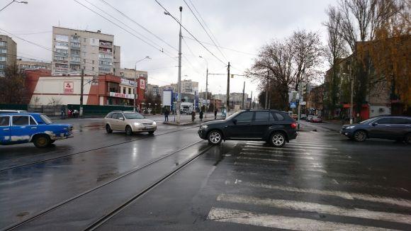 Обережно, не працює світлофор на Пирогова. Поліція рух не регулює на сайті 20minut.ua Обережно, не працює світлофор на Пирогова. Поліція рух не регулює, фото №1 на сайті 20minut.ua