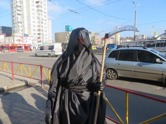 Для чого "смерть з косою" випустили на дорогу і чи дієві подібні рейди у Хмельницькому, фото №5 на сайті vsim.ua