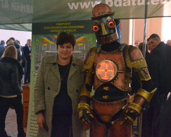 До філармонії за ковбасою. У закладі культури влаштували ярмарок на сайті vsim.ua До філармонії за ковбасою. У закладі культури влаштували ярмарок, фото №5 на сайті vsim.ua