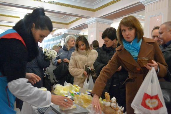 До філармонії за ковбасою. У закладі культури влаштували ярмарок на сайті vsim.ua До філармонії за ковбасою. У закладі культури влаштували ярмарок, фото №2 на сайті vsim.ua