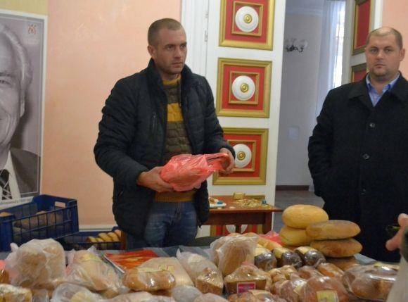 До філармонії за ковбасою. У закладі культури влаштували ярмарок на сайті vsim.ua До філармонії за ковбасою. У закладі культури влаштували ярмарок, фото №4 на сайті vsim.ua