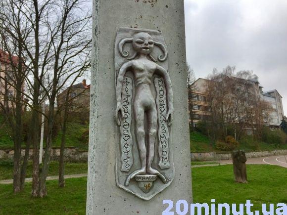 В парку Шевченка хочуть знищити інопланетянина на сайті 20minut.ua В парку Шевченка хочуть знищити інопланетянина, фото №1 на сайті 20minut.ua