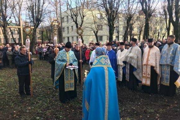 В сквері на Текстильній замість багатоповерхівки будують церкву на сайті 20minut.ua В сквері на Текстильній замість багатоповерхівки будують церкву, фото №1 на сайті 20minut.ua