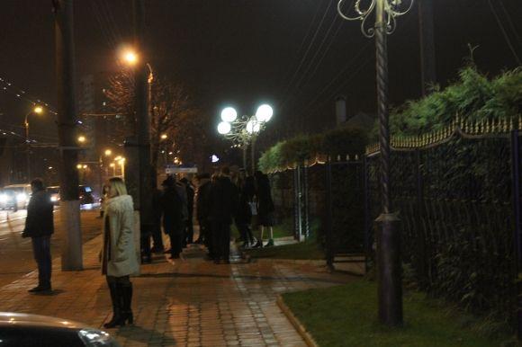 Трагедія на Київській: водій сріблястого авто насмерть збив людину і втік, фото №1 на сайті 20minut.ua