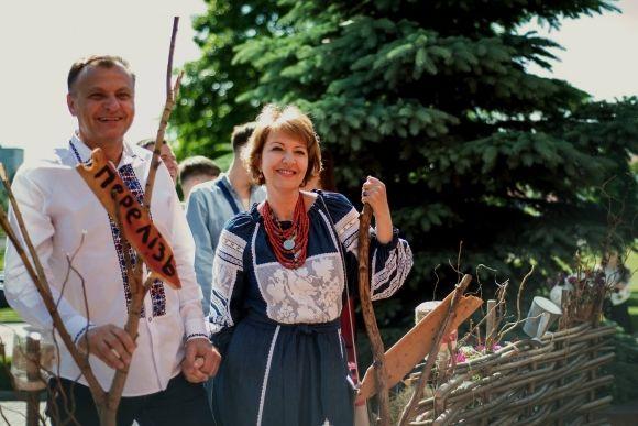 Жінки відомих тернополян: Ірина Демкура розповіла, як "приборкати" чоловіка на сайті 20minut.ua Жінки відомих тернополян: Ірина Демкура розповіла, як "приборкати" чоловіка, фото №3 на сайті 20minut.ua