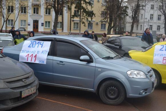 На майдані Незалежності зібралось 30 автомобілів. Хмельничани вшанували жертв ДТП, фото №6 на сайті vsim.ua