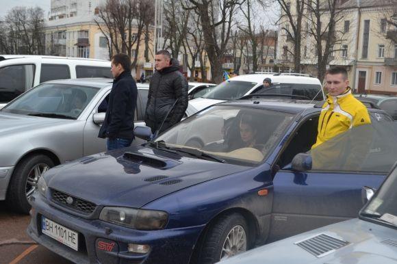 На майдані Незалежності зібралось 30 автомобілів. Хмельничани вшанували жертв ДТП, фото №15 на сайті vsim.ua