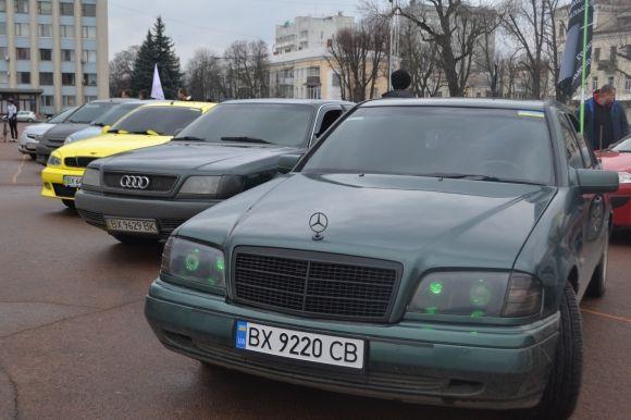 На майдані Незалежності зібралось 30 автомобілів. Хмельничани вшанували жертв ДТП, фото №11 на сайті vsim.ua