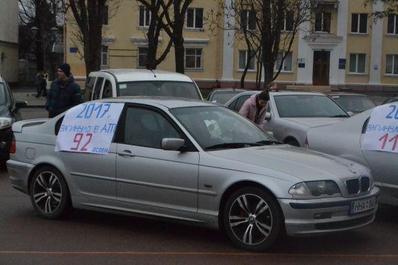 На майдані Незалежності зібралось 30 автомобілів. Хмельничани вшанували жертв ДТП, фото №3 на сайті vsim.ua
