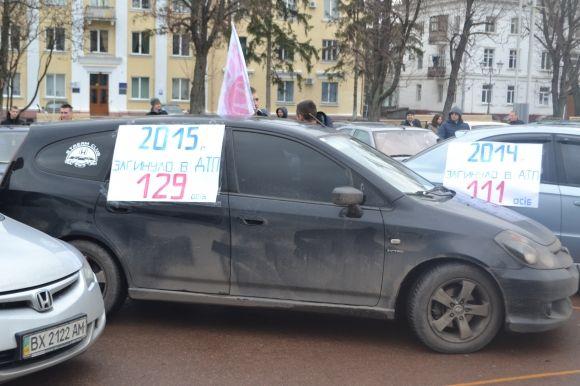 На майдані Незалежності зібралось 30 автомобілів. Хмельничани вшанували жертв ДТП, фото №5 на сайті vsim.ua