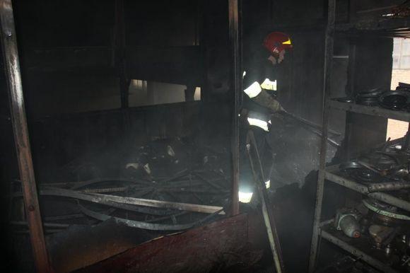 Пожежа в Калинівці на машзаводі: сім рятувальних частин гасили вогонь, фото №1 на сайті 20minut.ua