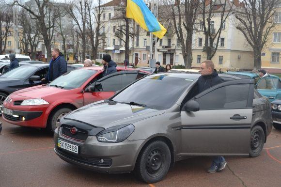 На майдані Незалежності зібралось 30 автомобілів. Хмельничани вшанували жертв ДТП, фото №13 на сайті vsim.ua