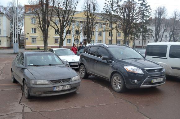 На майдані Незалежності зібралось 30 автомобілів. Хмельничани вшанували жертв ДТП, фото №10 на сайті vsim.ua