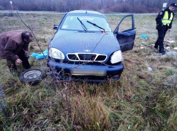На Вінниччині перекинулось "Део". Жінка-водій та її 7-річна дочка у лікарні, фото №1 на сайті 20minut.ua