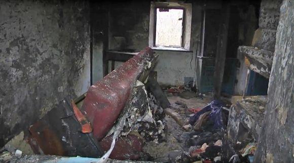 В Ярмолинцях 27-річний пожежник сам виніс з палаючого будинку чоловіка та жінку, фото №1 на сайті vsim.ua