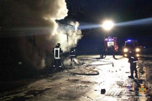 Вночі на трасі поблизу Тернополя горіла вантажівка. 200 автівок стояли в заторі на сайті 20minut.ua Вночі на трасі поблизу Тернополя горіла вантажівка. 200 автівок стояли в заторі, фото №2 на сайті 20minut.ua