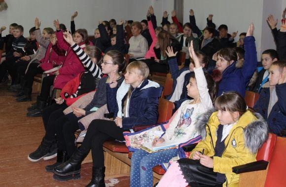Школярі разом зі співробітниками сервісного центру з’ясували, що таке сервіс, фото №1 на сайті 20minut.ua