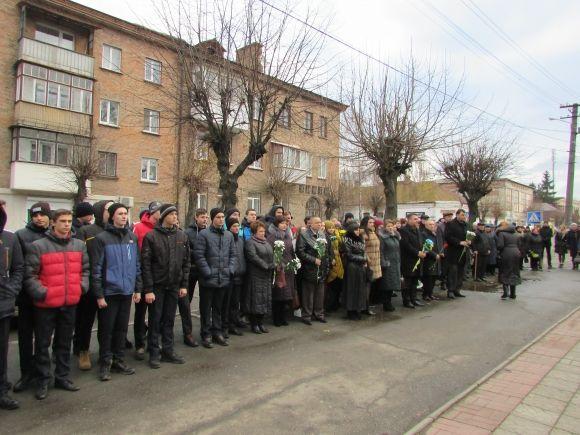 На День Гідності та Свободи в Козятині згадали полеглих у війні з Росією воїнів на сайті 20minut.ua На День Гідності та Свободи в Козятині згадали полеглих у війні з Росією воїнів, фото №5 на сайті 20minut.ua