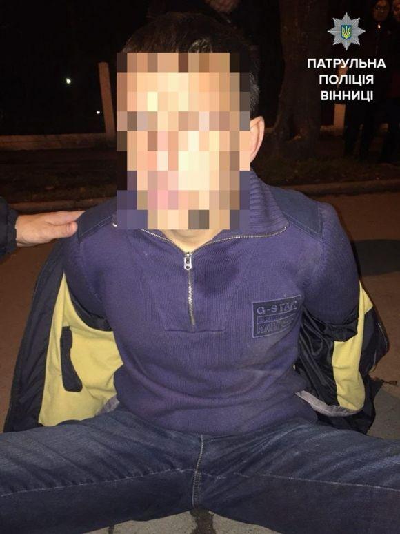 На Блока троє п'яних вінничан з битами відбирали у перехожих мобільні телефони, фото №2 на сайті 20minut.ua