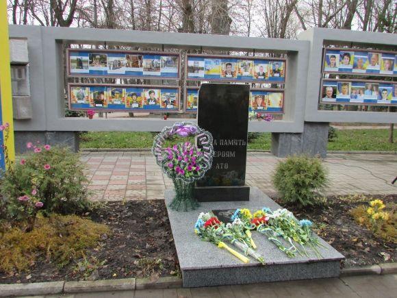 На День Гідності та Свободи в Козятині згадали полеглих у війні з Росією воїнів на сайті 20minut.ua На День Гідності та Свободи в Козятині згадали полеглих у війні з Росією воїнів, фото №7 на сайті 20minut.ua
