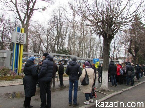 На День Гідності та Свободи в Козятині згадали полеглих у війні з Росією воїнів на сайті 20minut.ua На День Гідності та Свободи в Козятині згадали полеглих у війні з Росією воїнів, фото №3 на сайті 20minut.ua