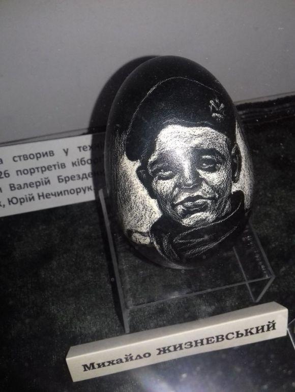 Житель Вінниччини на гусячих яйцях зобразив 101 героя Небесної сотні на сайті 20minut.ua Житель Вінниччини на гусячих яйцях зобразив 101 героя Небесної сотні, фото №4 на сайті 20minut.ua