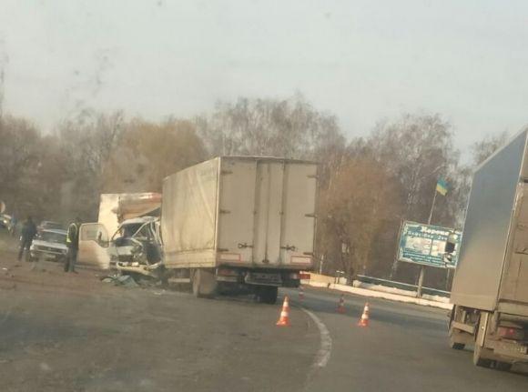 ДТП під Літином: лоб у лоб зіткнулися дві вантажівки. Водії загинули (оновлено) на сайті 20minut.ua ДТП під Літином: лоб у лоб зіткнулися дві вантажівки. Водії загинули (оновлено), фото №6 на сайті 20minut.ua
