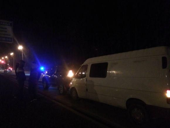 Біля перехрестя Барського шосе та Келецької водій Ford Transit в’їхав у Toyota Prada на сайті 20minut.ua Біля перехрестя Барського шосе та Келецької водій Ford Transit в’їхав у Toyota Prada, фото №1 на сайті 20minut.ua