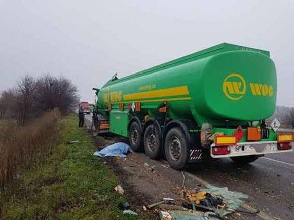 Смертельне ДТП у Гавришівці: водій бензовозу  в'їхав у зерновоз на сайті 20minut.ua Смертельне ДТП у Гавришівці: водій бензовозу  в'їхав у зерновоз, фото №1 на сайті 20minut.ua