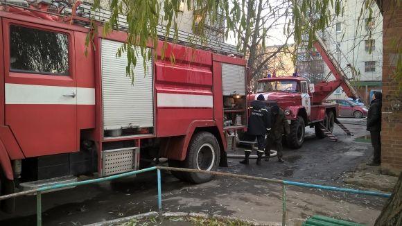 У Шепетівці спалахнуло полум'я в житловому дев'ятиповерховому будинку на сайті vsim.ua У Шепетівці спалахнуло полум'я в житловому дев'ятиповерховому будинку, фото №1 на сайті vsim.ua