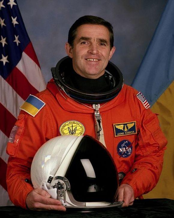 Замість Гагаріна — Каденюк. Вінничанин пропонує перейменувати площу біля Універмагу, фото №2 на сайті 20minut.ua
