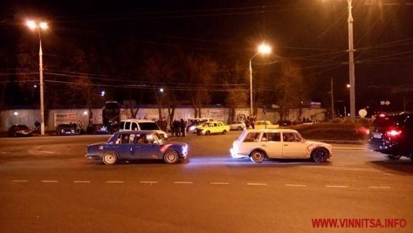 Дріфт і аварія на кільці Електромережі: як 20 водіїв влаштували "шоу" на сайті 20minut.ua Дріфт і аварія на кільці Електромережі: як 20 водіїв влаштували "шоу", фото №2 на сайті 20minut.ua