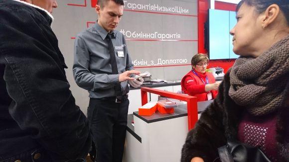У магазині, замість нового, продали смартфон з чиєїсь кишені. Що робити, коли порушують права споживачів? на сайті 20minut.ua У магазині, замість нового, продали смартфон з чиєїсь кишені. Що робити, коли порушують права споживачів?, фото №1 на сайті 20minut.ua
