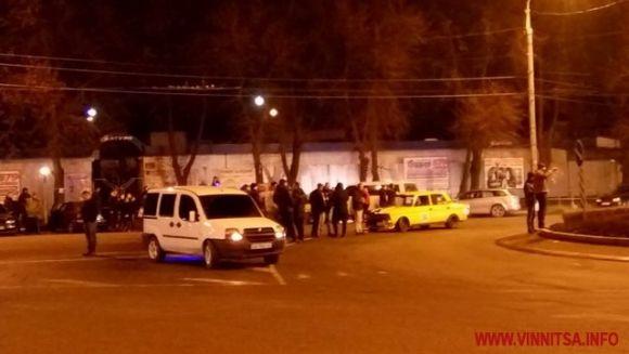 Дріфт і аварія на кільці Електромережі: як 20 водіїв влаштували "шоу" на сайті 20minut.ua Дріфт і аварія на кільці Електромережі: як 20 водіїв влаштували "шоу", фото №1 на сайті 20minut.ua