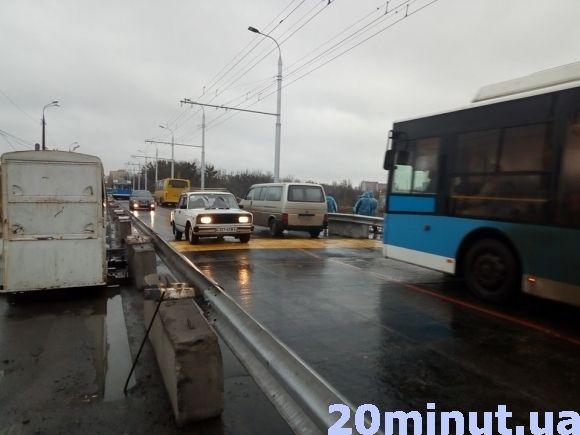 Київській міст частково відкрили для проїзду. Фоторепортаж з місця на сайті 20minut.ua Київській міст частково відкрили для проїзду. Фоторепортаж з місця, фото №1 на сайті 20minut.ua