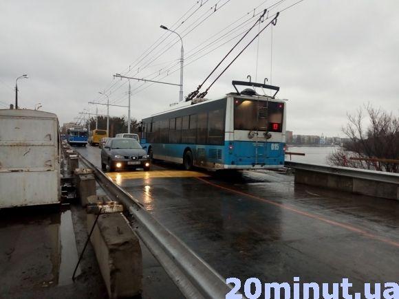 Київській міст частково відкрили для проїзду. Фоторепортаж з місця на сайті 20minut.ua Київській міст частково відкрили для проїзду. Фоторепортаж з місця, фото №2 на сайті 20minut.ua
