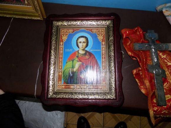 Не було на горілку. Чоловік заліз до церкви та вкрав ікони з хрестами, фото №1 на сайті 20minut.ua