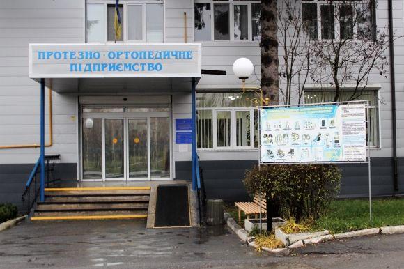 У Медмістечку скаржаться на чорний дим: «Палять гуму тут постійно» на сайті 20minut.ua У Медмістечку скаржаться на чорний дим: «Палять гуму тут постійно», фото №2 на сайті 20minut.ua