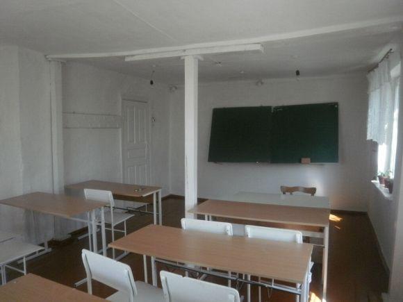 Стеля просіла, а стіни трухляві: у Шепетівському районі діти бояться ходити у школу на сайті vsim.ua Стеля просіла, а стіни трухляві: у Шепетівському районі діти бояться ходити у школу, фото №1 на сайті vsim.ua