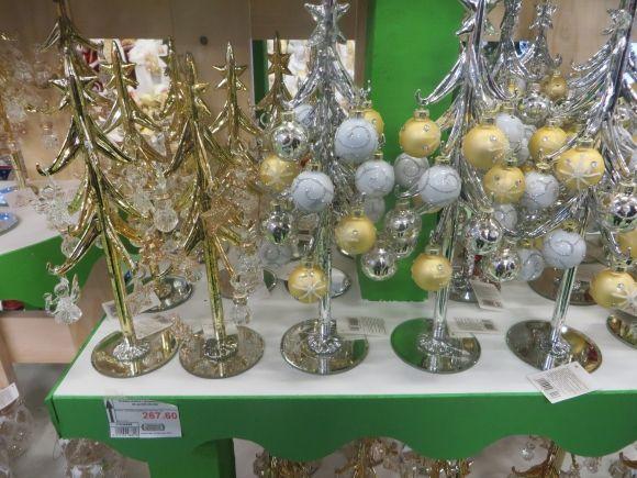 Прилавки хмельницьких супермаркетів рясніють новорічними прикрасами. Що і за скільки продають, фото №21 на сайті vsim.ua