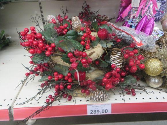 Прилавки хмельницьких супермаркетів рясніють новорічними прикрасами. Що і за скільки продають, фото №17 на сайті vsim.ua