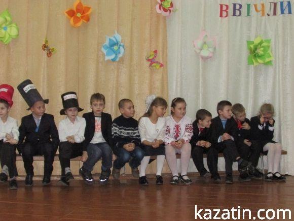 Як у ліцеї перевиховуються задаваки, хвальки, ябеди, плакси, уперті та не слухняні діти (ВІДЕО) на сайті 20minut.ua Як у ліцеї перевиховуються задаваки, хвальки, ябеди, плакси, уперті та не слухняні діти (ВІДЕО), фото №12 на сайті 20minut.ua