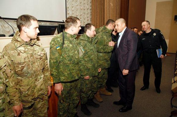 89 хмельницьких поліцейських повернулися додому із зони АТО на сайті vsim.ua 89 хмельницьких поліцейських повернулися додому із зони АТО, фото №2 на сайті vsim.ua